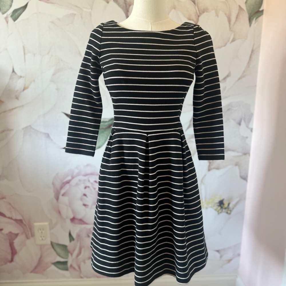 Banana Republic Black and White Striped Flared Women's Dress Size 0 - Picture 2 of 10